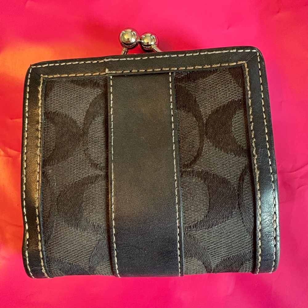 Coach Black Leather Signature Mini Wallet w/ Kisslock & Bi-Fold Snap Closure - Picture 3 of 8